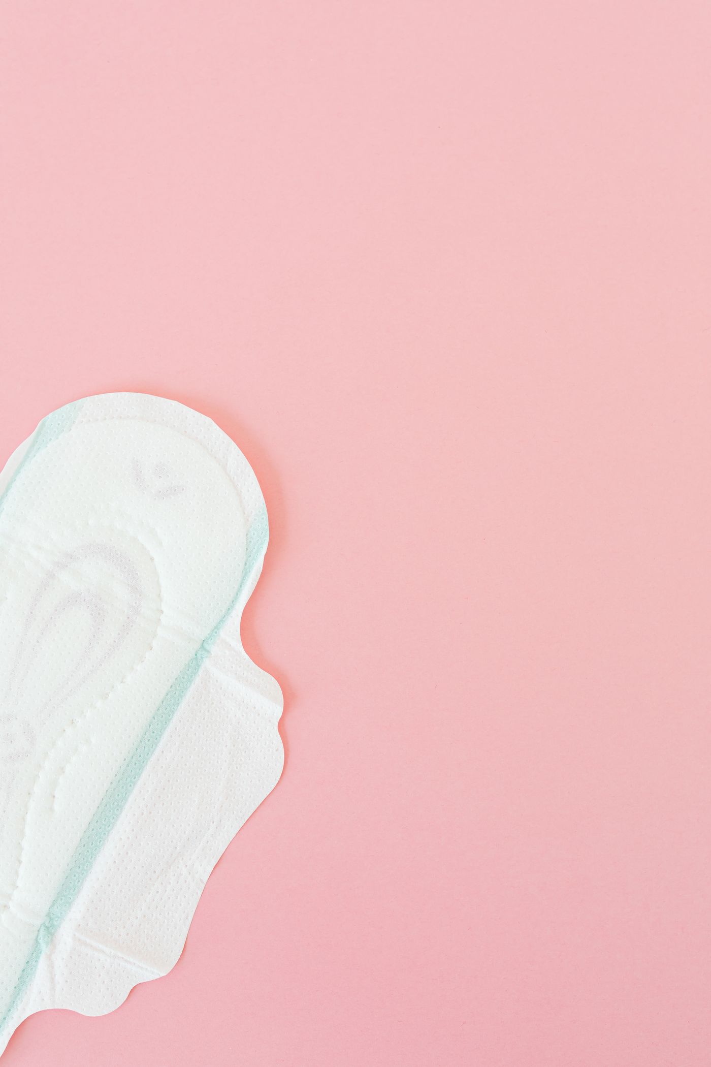 A sanitary pad on a pink background for a guide to heavy periods